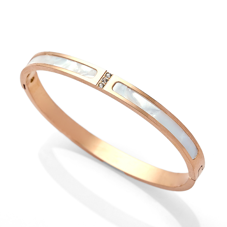 Bracelet and earring photography