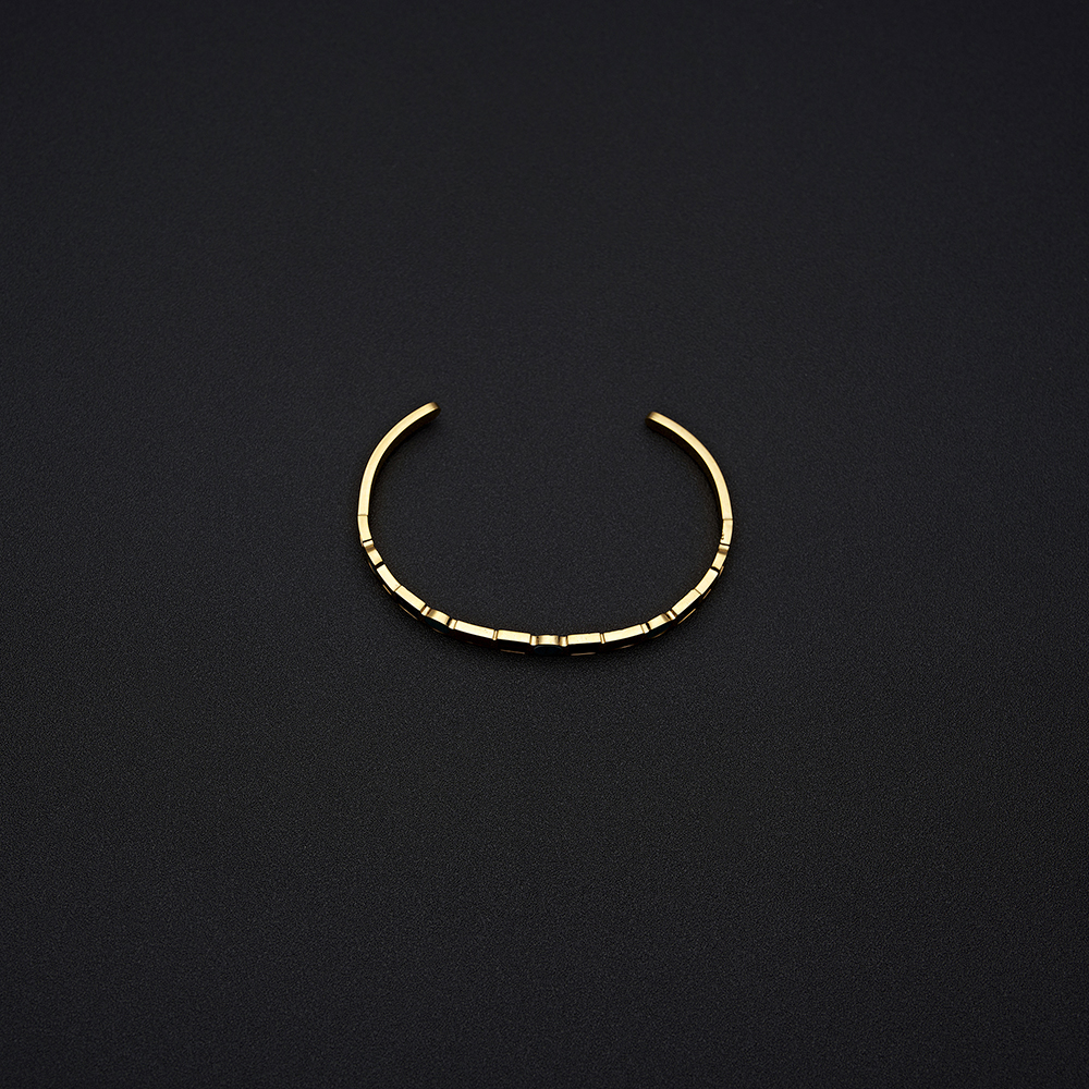 Low-light jewelry photography