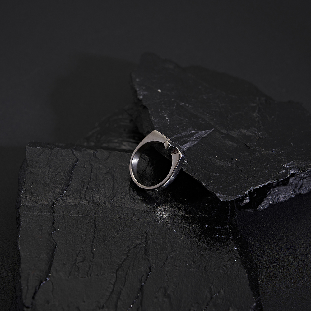 Low-light jewelry photography