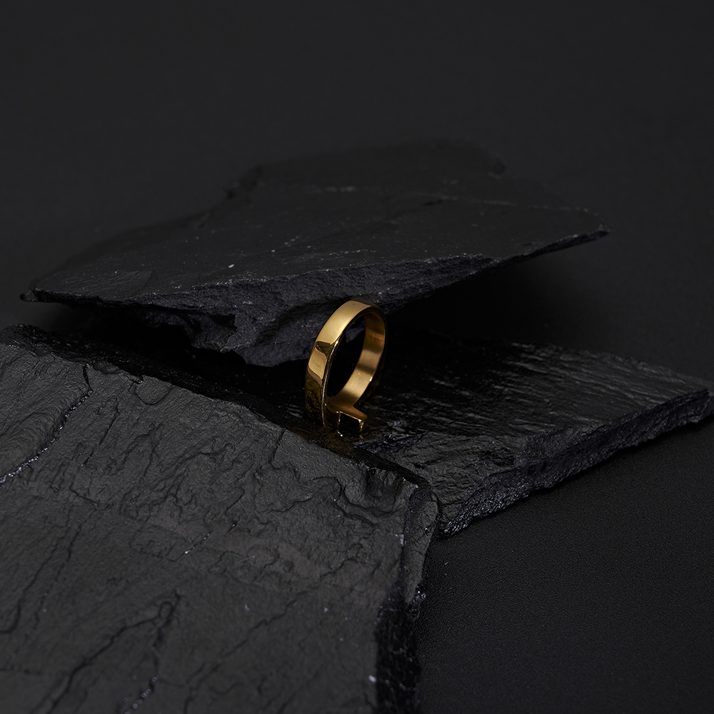 Low-light jewelry photography