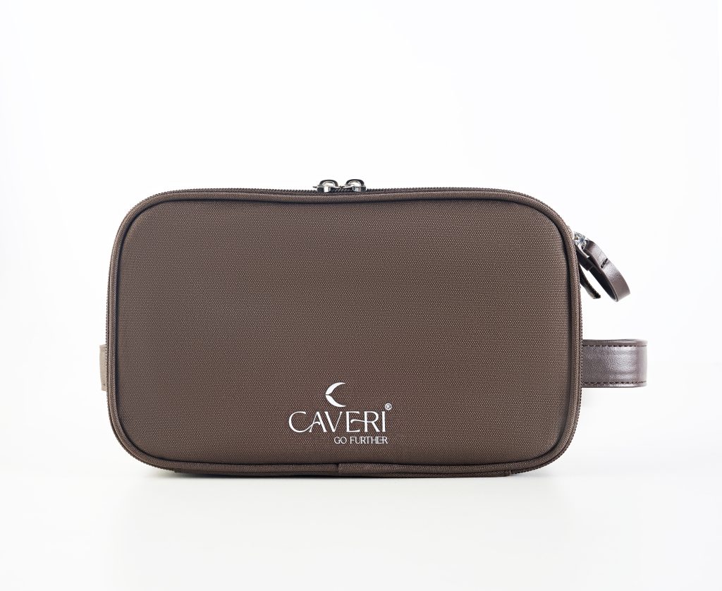 HOW TO PHOTOGRAPH A TOILETRY BAG: A STEP-BY-STEP TUTORIAL